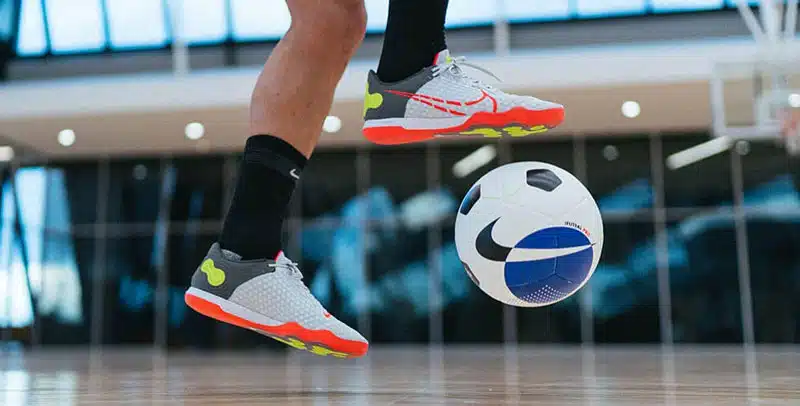 راهنمای خرید کفش فوتسال 👟 خرید کفش فوتسال اورجینال
