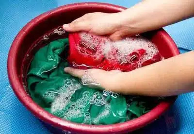 چگونه لباس های ورزشی خود را بشوییم که بیشتر عمر کنند ؟ راهنمای شست و شوی لباس ورزشی
